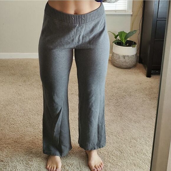Liz Claiborne grey sweats pants medium short comfy - Picture 3 of 8